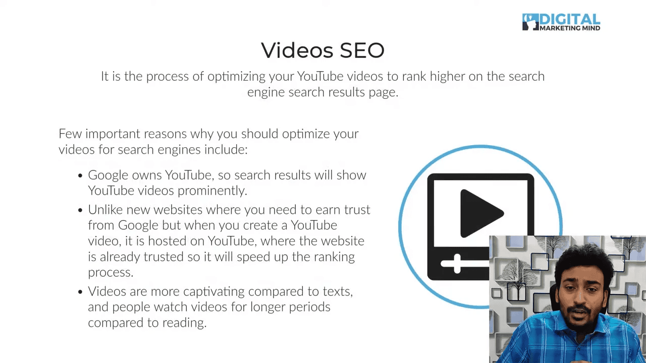 Slide titled 'Videos SEO' with bullets explaining why to optimize YouTube videos, plus a small presenter inset in the corner.